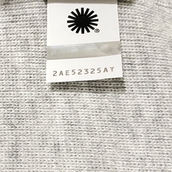UGG Heather Gray Beanie NWT - Picture 9 of 11